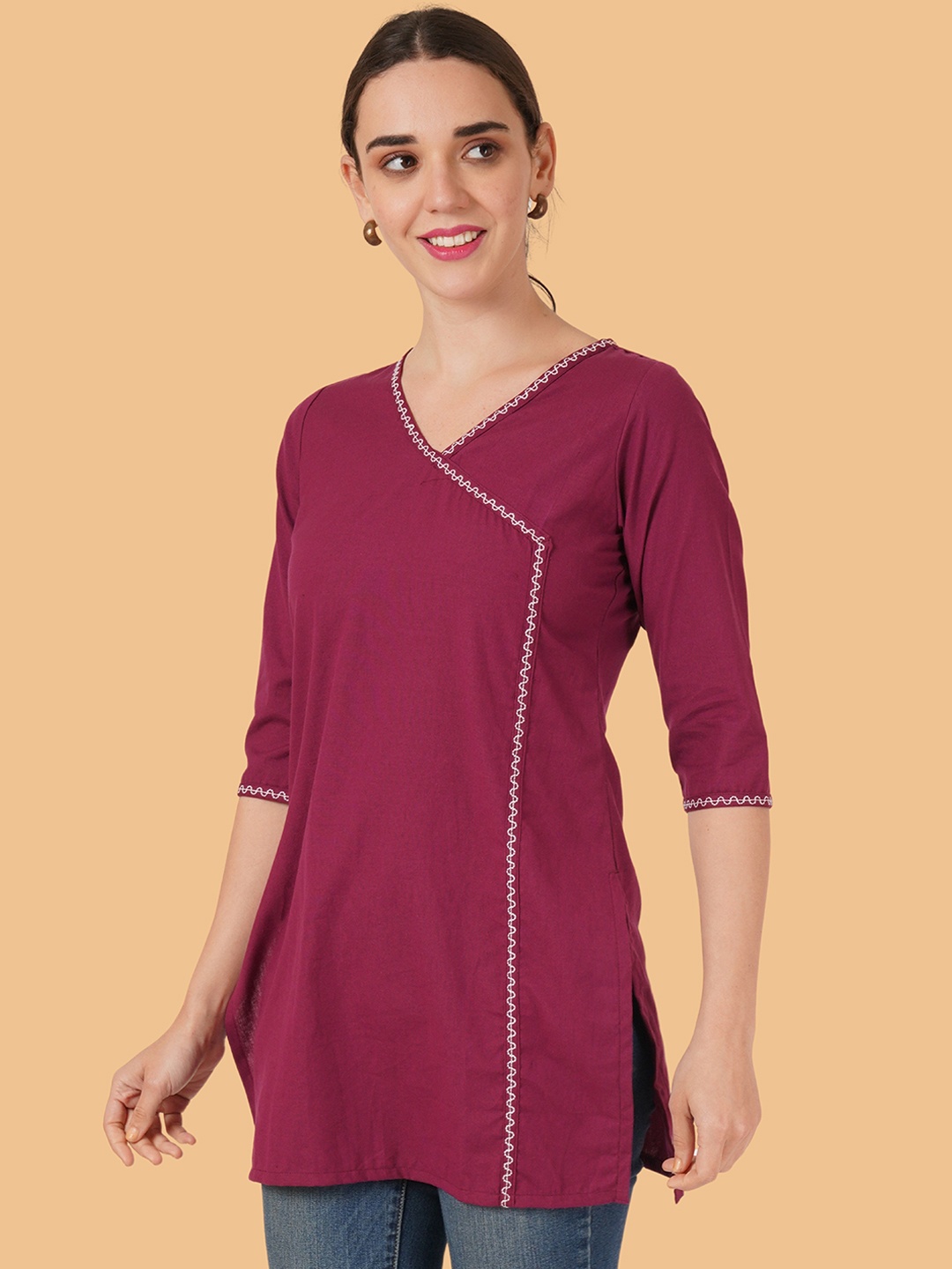 

Brownverse Thread Work V-Neck Straight Kurta, Maroon