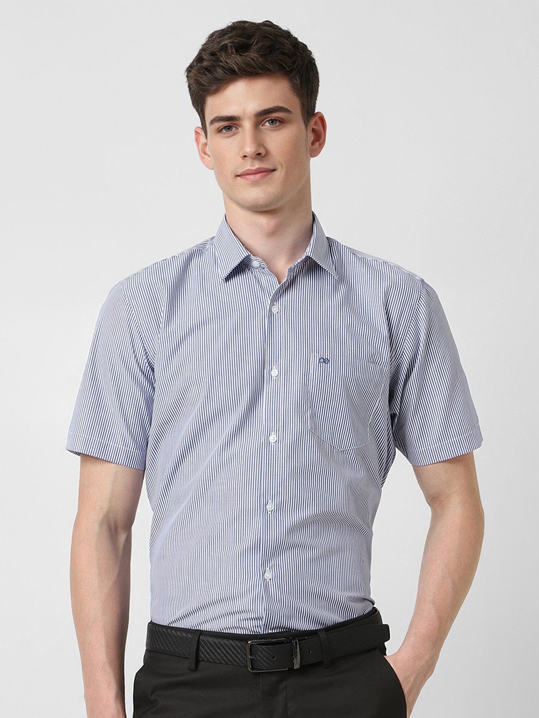 

Peter England Men Slim Fit Spread Collar Vertical Striped Formal Shirt, Blue