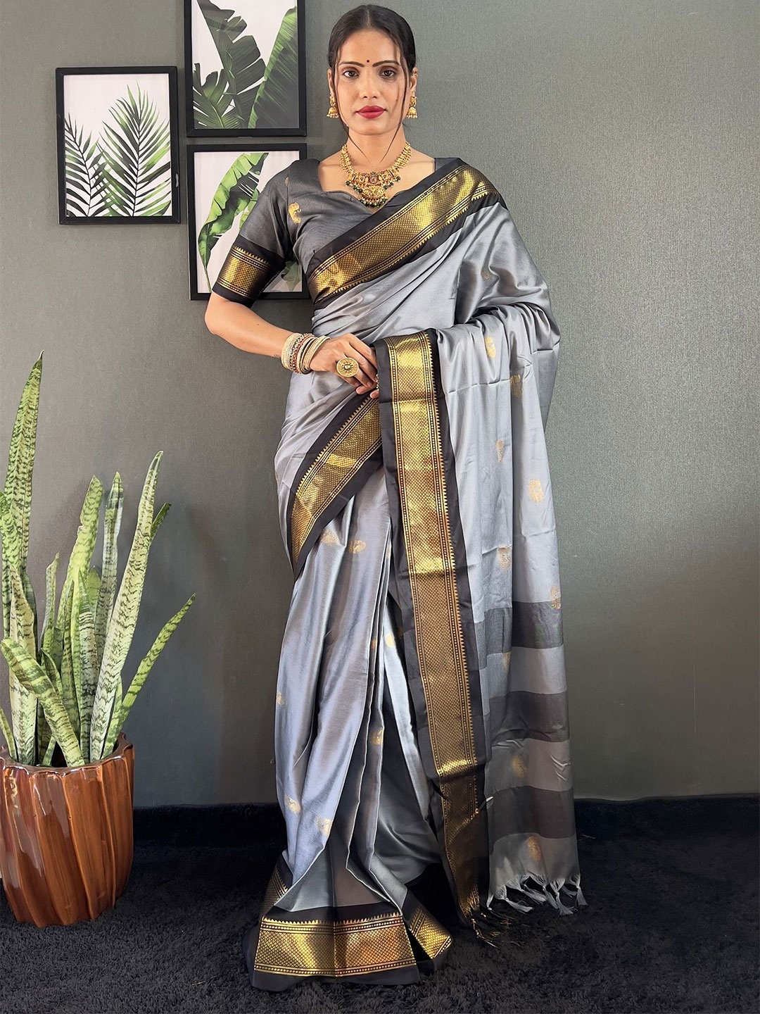 

JULEE Ethnic Motifs Zari Ready to Wear Kanjeevaram Saree, Grey