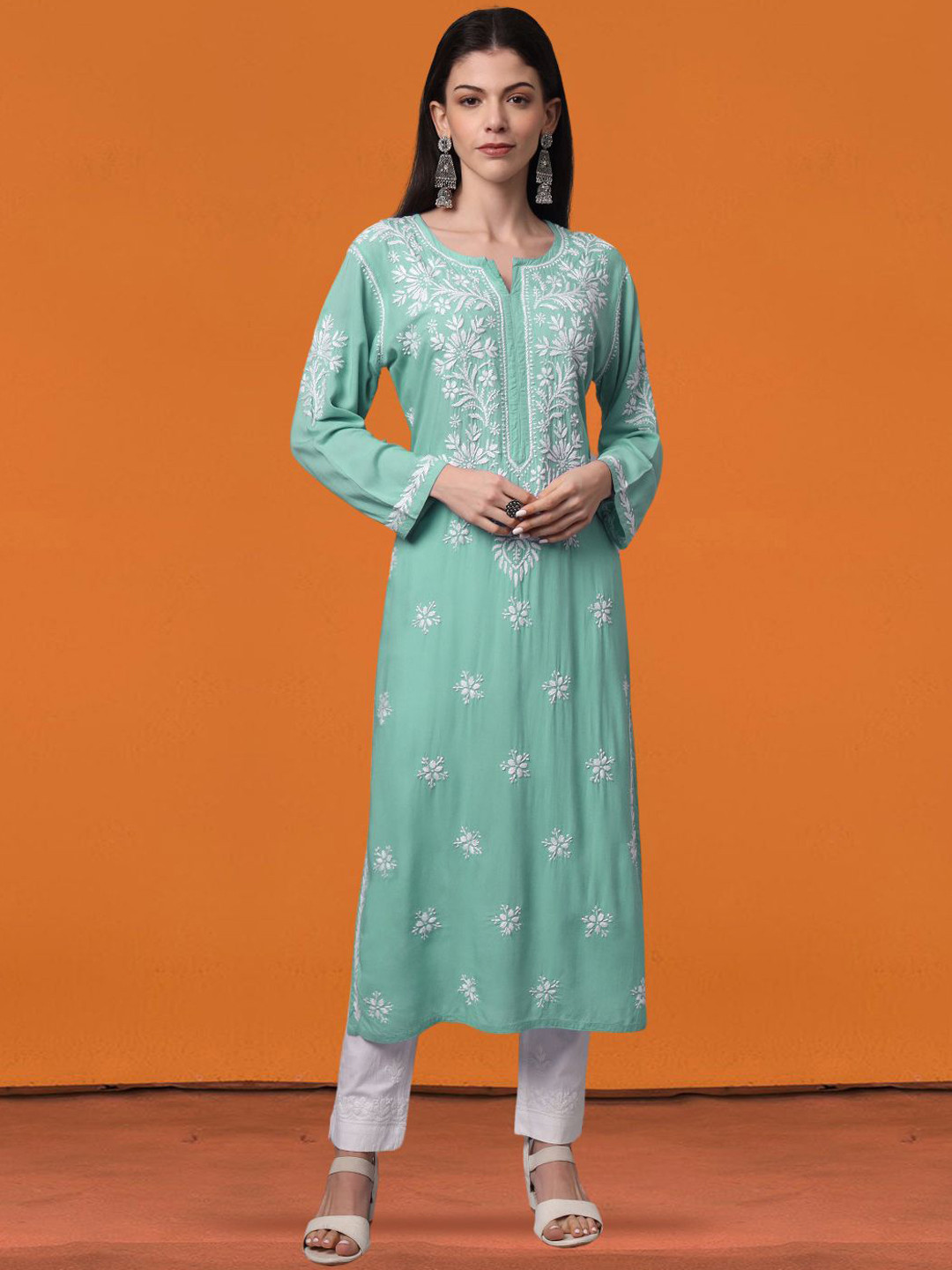 

PARAMOUNT CHIKAN Floral Embroidered Notch Neck Chikankari Straight Kurta, Sea green
