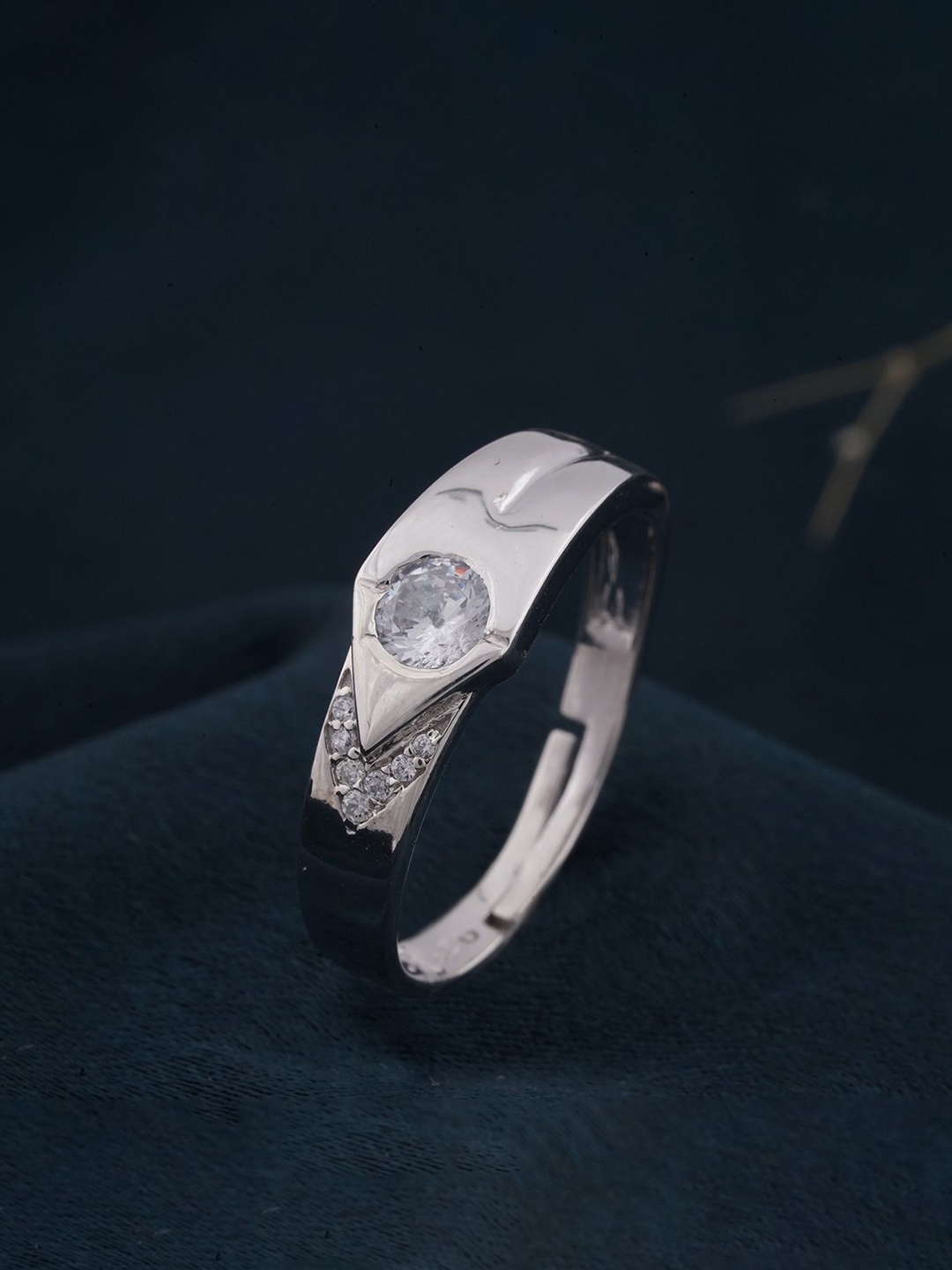 

Zalkari 925 Sterling Silver Rhodium-Plated Cubic Zirconia Stone-Studded Finger Ring