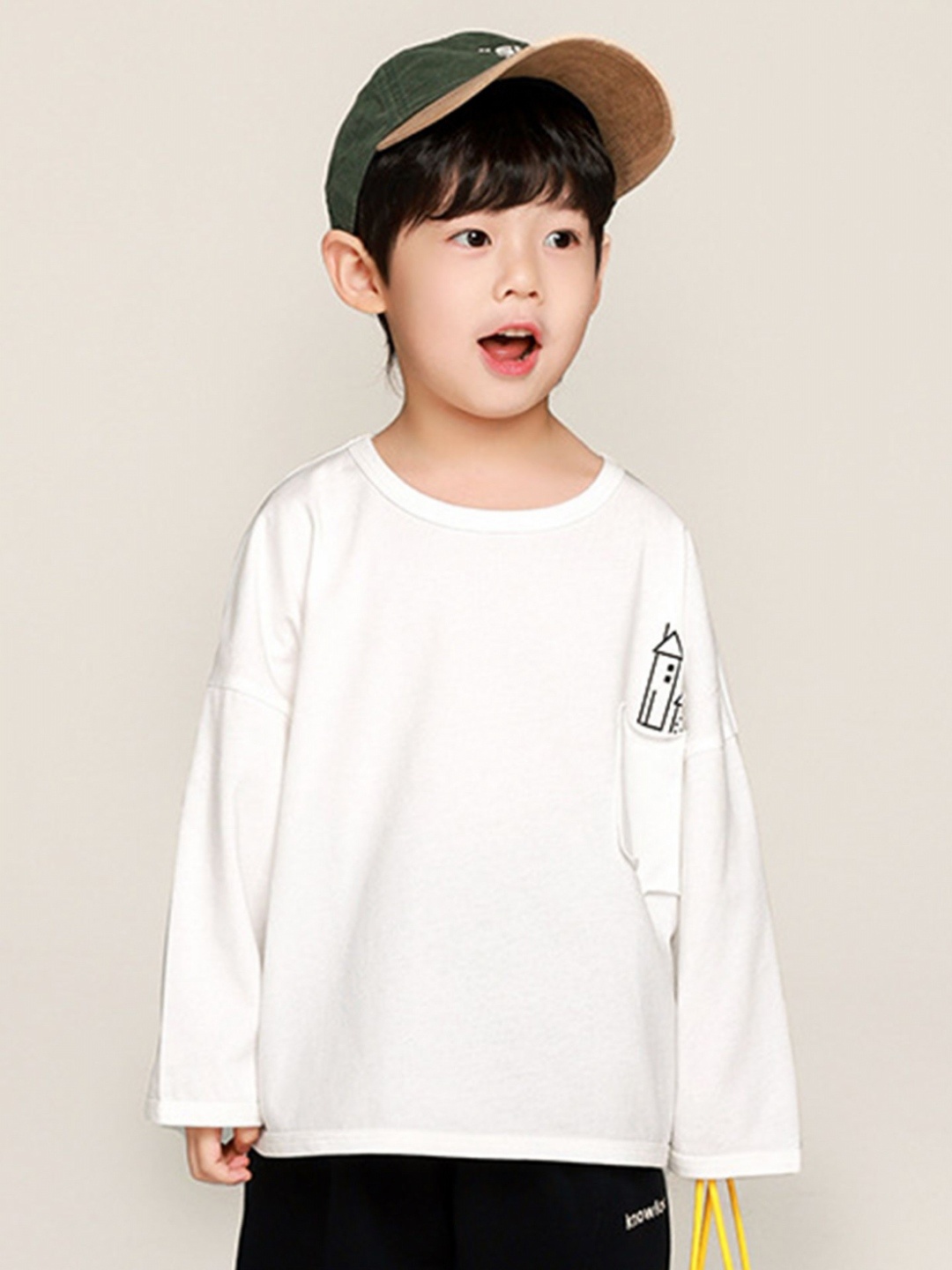 

LULU & SKY Boys Colourblocked Applique T-shirt, White