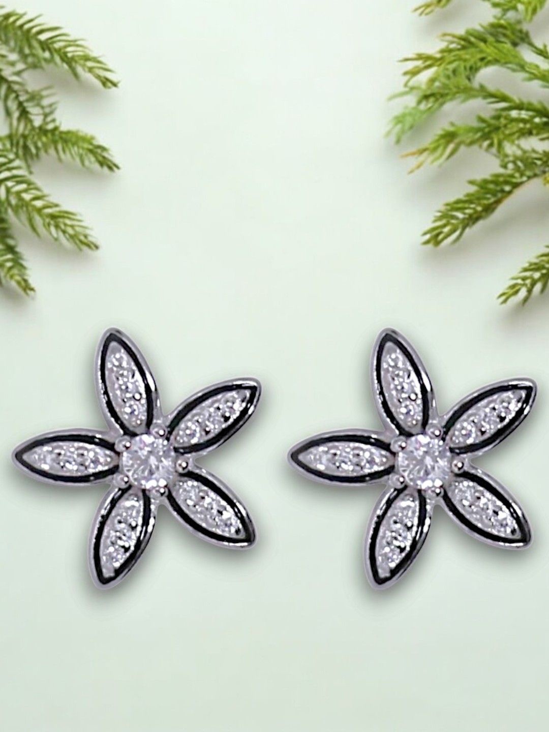 

Taraash 925 Sterling Silver-Plated Cubic Zirconia Studded Floral Shaped Studs