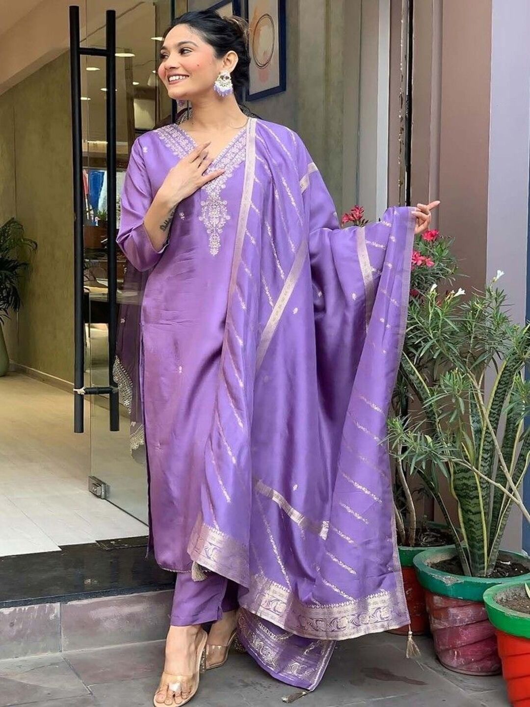 

ASCIIBLUES Women Floral Embroidered Regular Thread Work Kurta with Trousers & With Dupatta, Purple