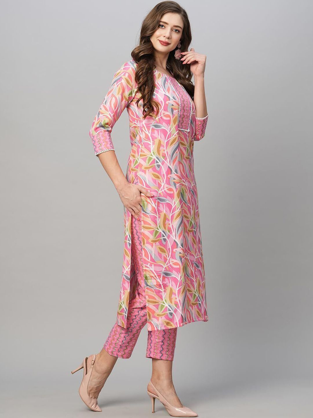 

ASCIIBLUES Women Floral Printed Regular Kurta with Trousers, Pink