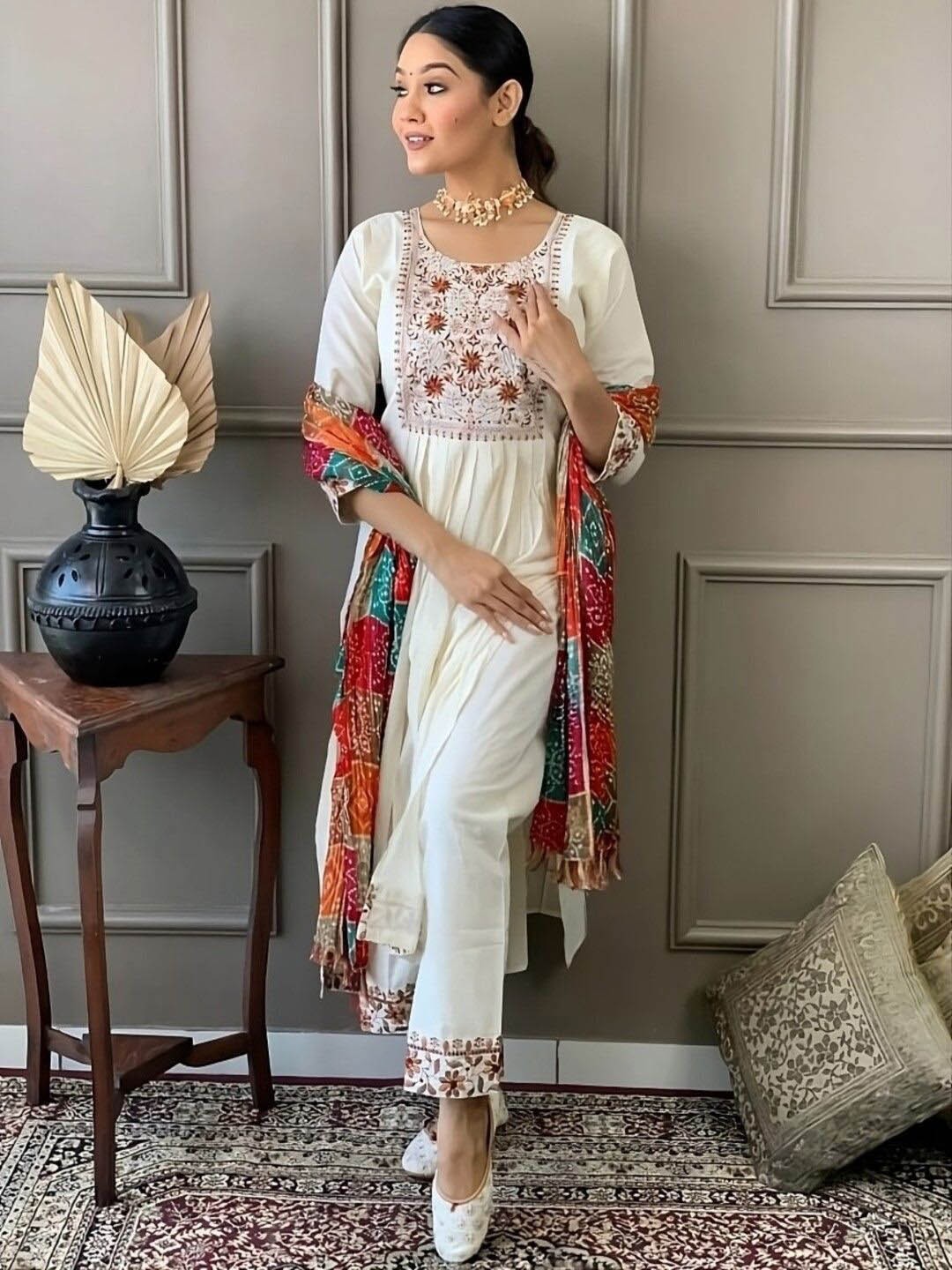 

ASCIIBLUES Women Floral Yoke Design Regular Thread Work Kurta with Trousers & With Dupatta, White