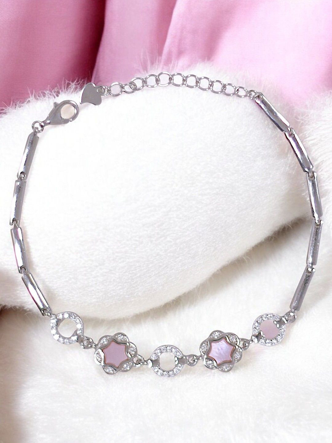 

Taraash 925 Sterling Silver Stone Studded Floral Shape Link Bracelet