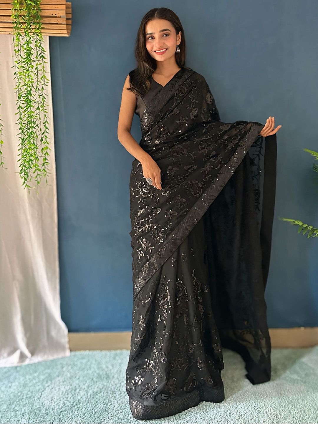 

Anouk Embellished Sequinned Saree, Black