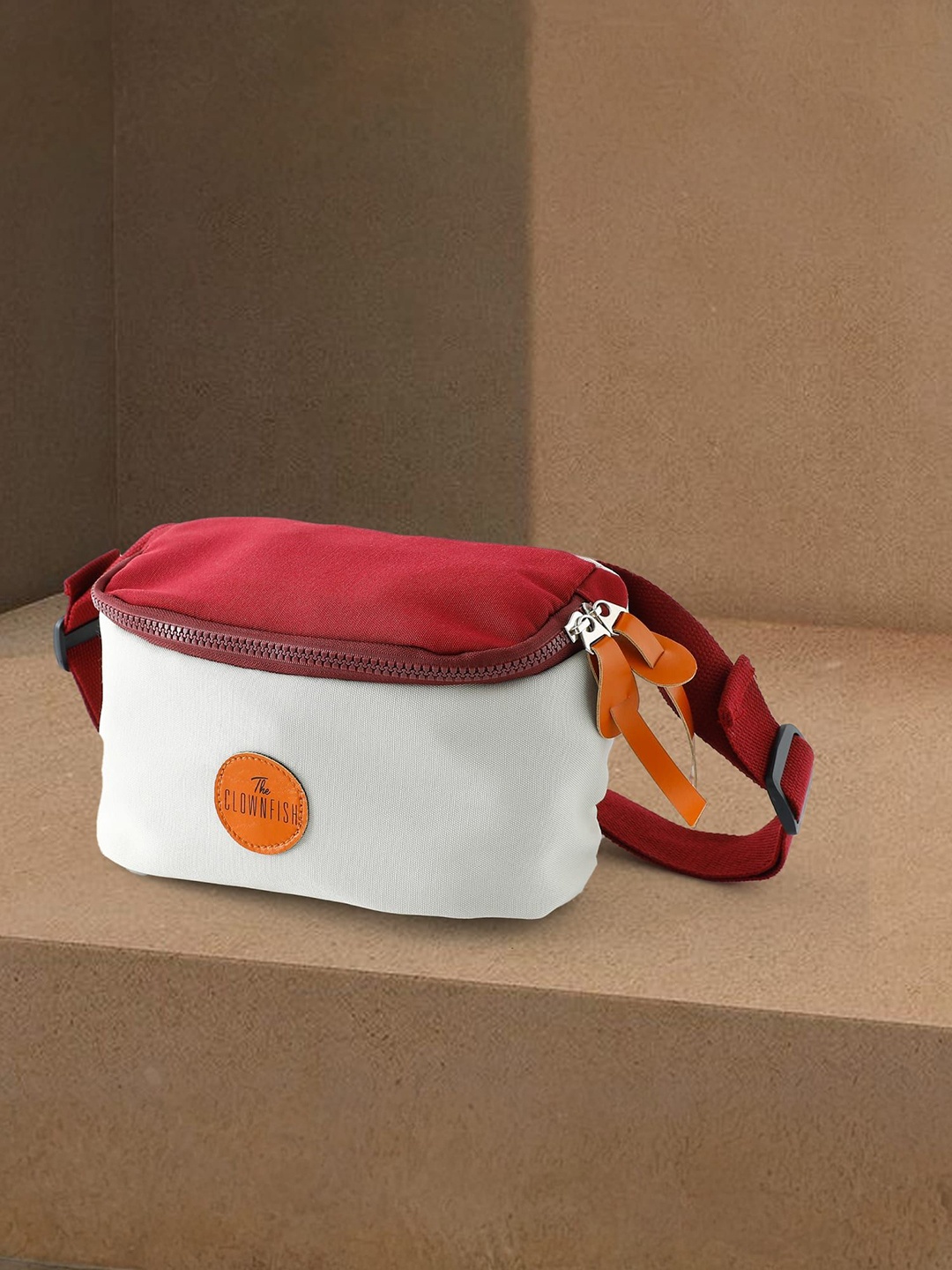 

THE CLOWNFISH Men Colourblocked Messenger Bag, White