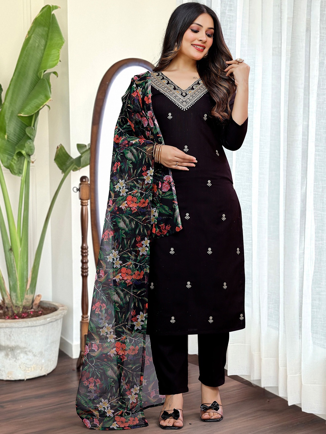 

KALINI Floral Embroidered Sequinned V Neck Straight Kurta With Trousers And Dupatta, Black