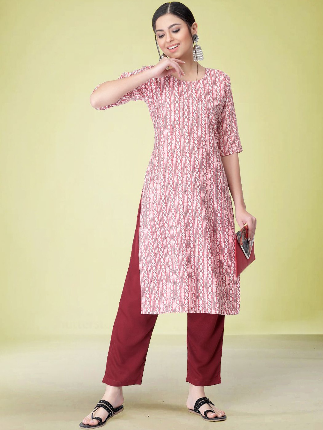 

Moda Rapido Geometric Printed Round Neck Straight Kurta with Trousers, Peach