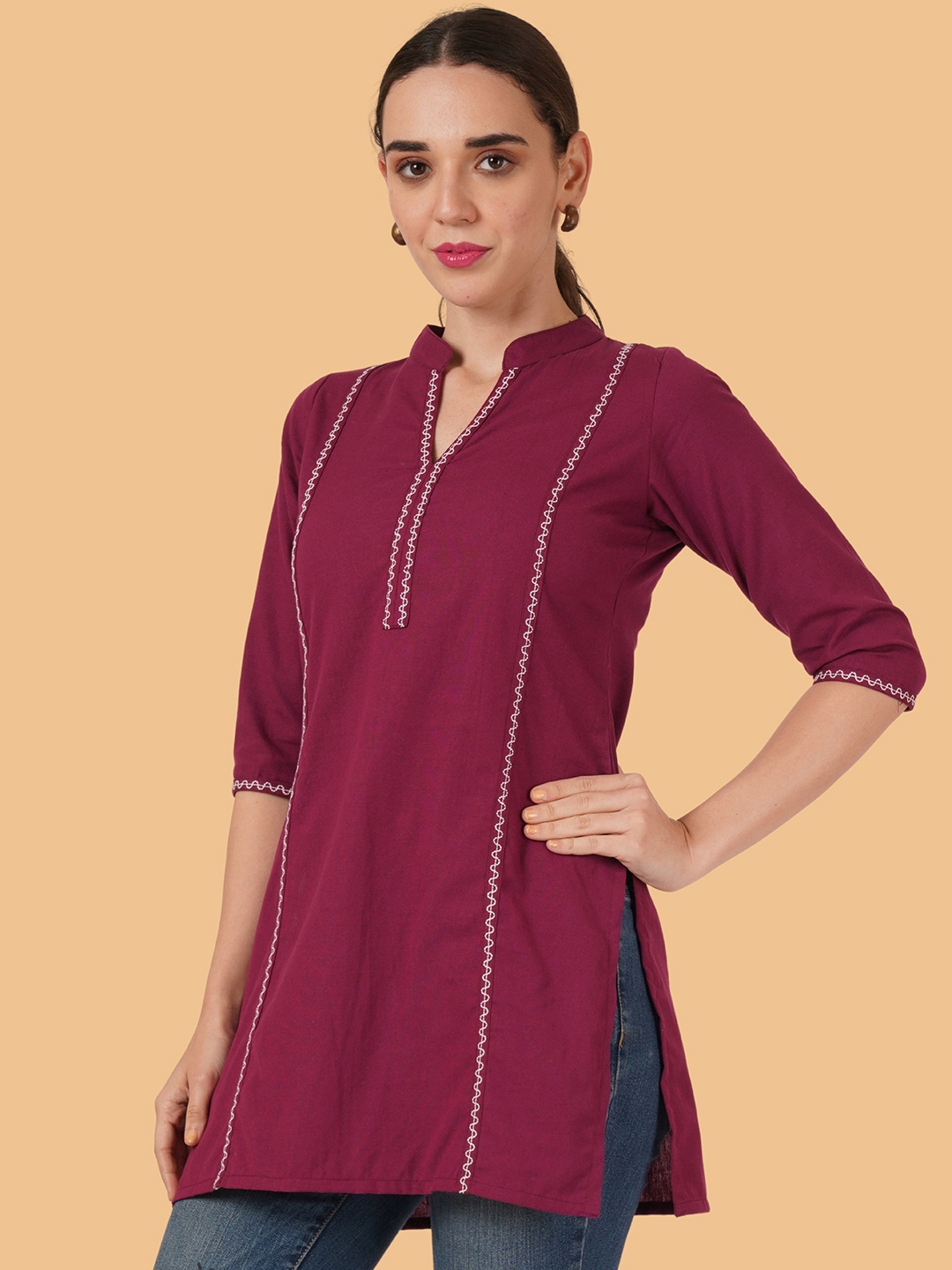 

Brownverse Thread Work Mandarin Collar Straight Kurta, Maroon