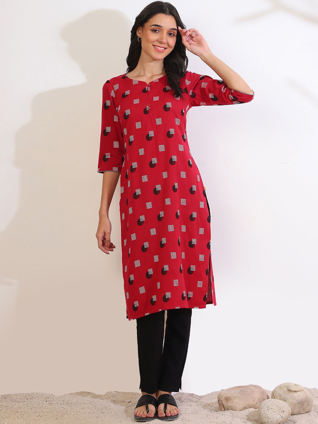 

AURELIA Geometric Printed Sweetheart Neck Kurta, Red
