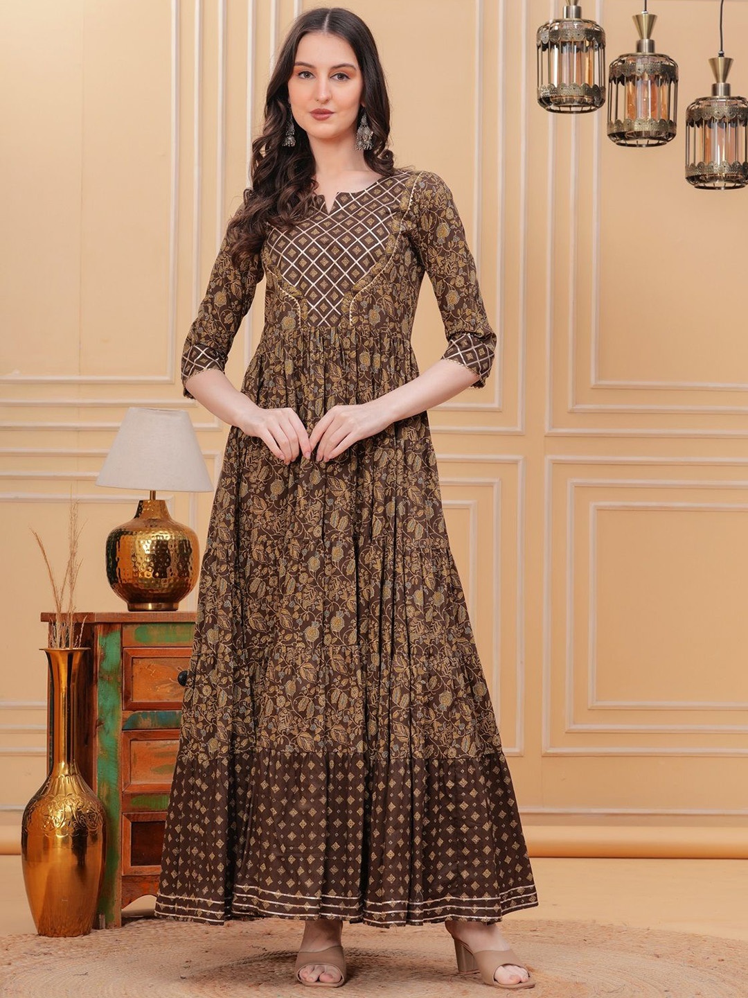 

KIRNYA Women Floral Printed Sequinned Anarkali Kurta, Brown