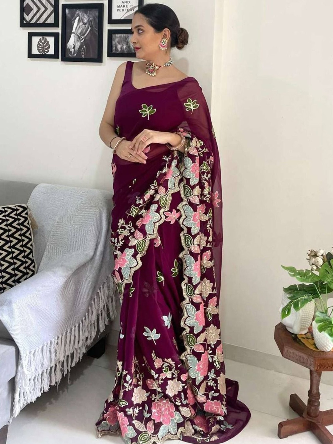 

Anouk Floral Embroidered Sequinned Saree, Maroon