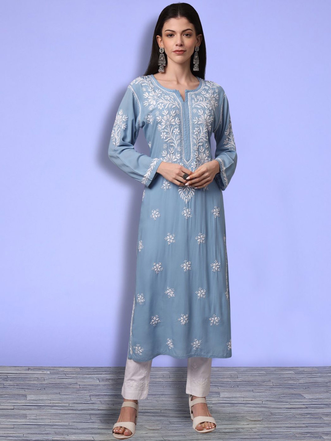 

PARAMOUNT CHIKAN Floral Embroidered Notch Neck Chikankari Straight Kurta, Blue