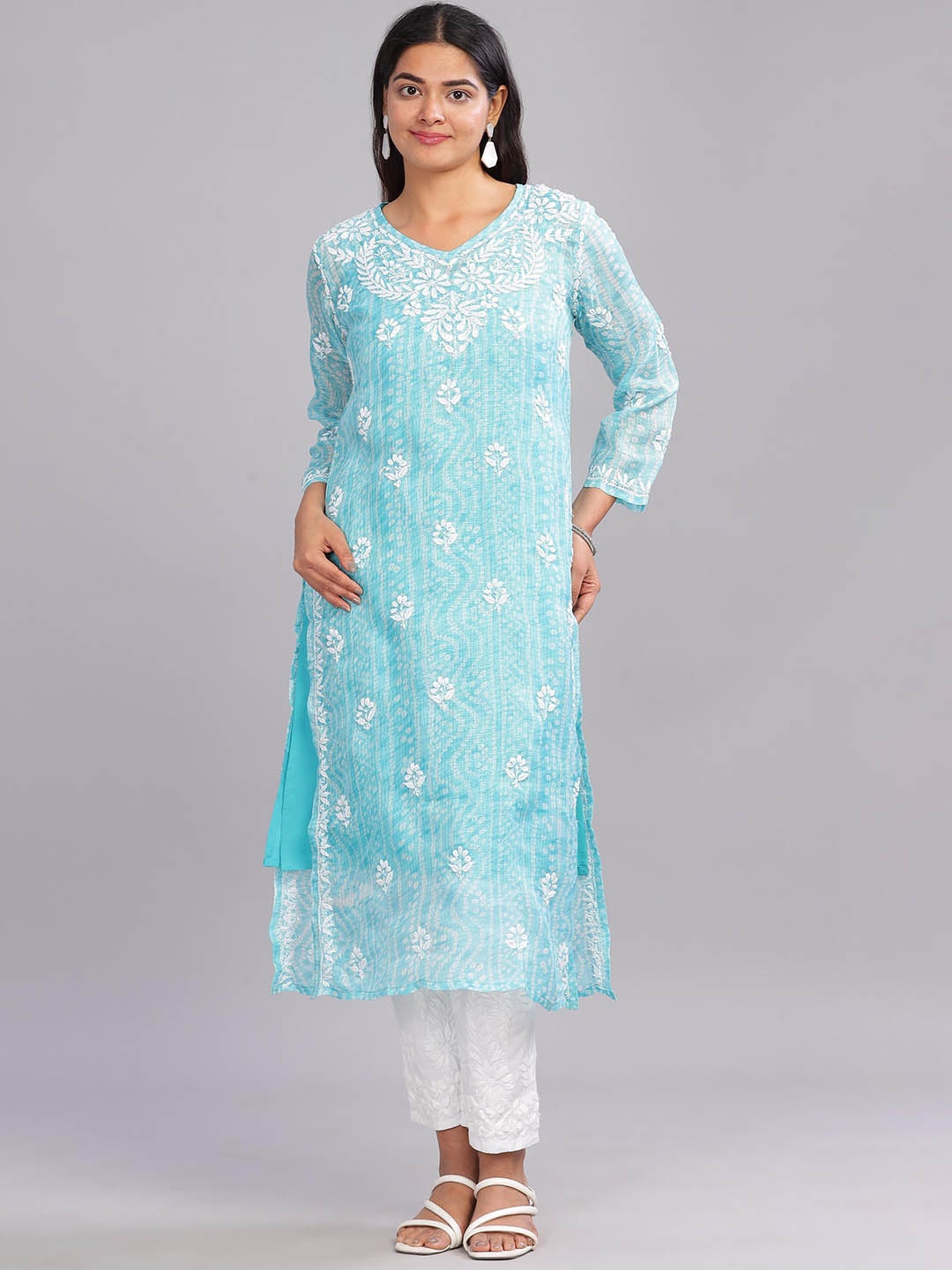 

Club Loom Floral Embroidered Chikankari V-Neck Straight Kurta, Blue