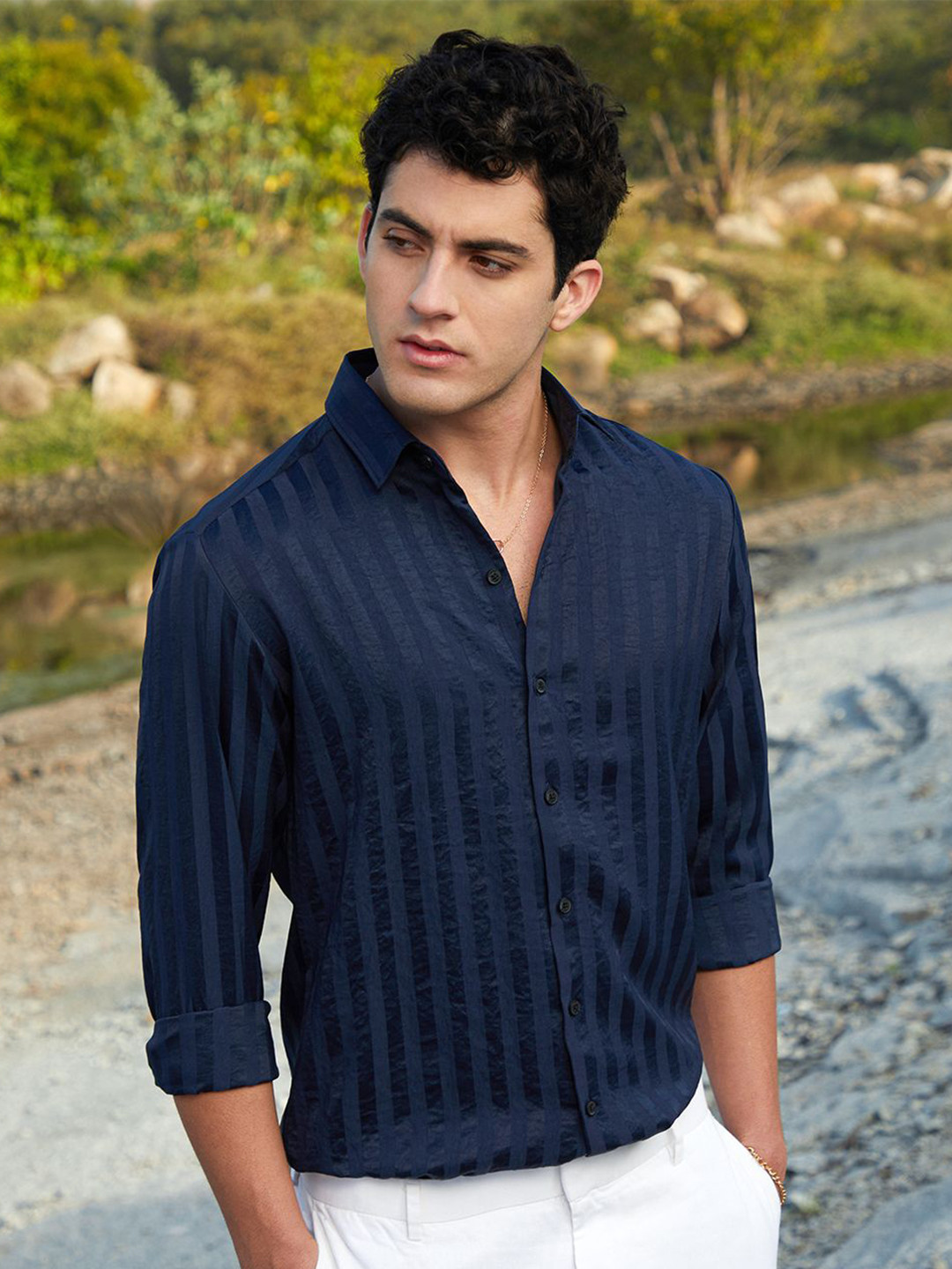 

Campus Sutra Men Comfort Fit Spread Collar Vertical Striped Casual Shirt, Navy blue