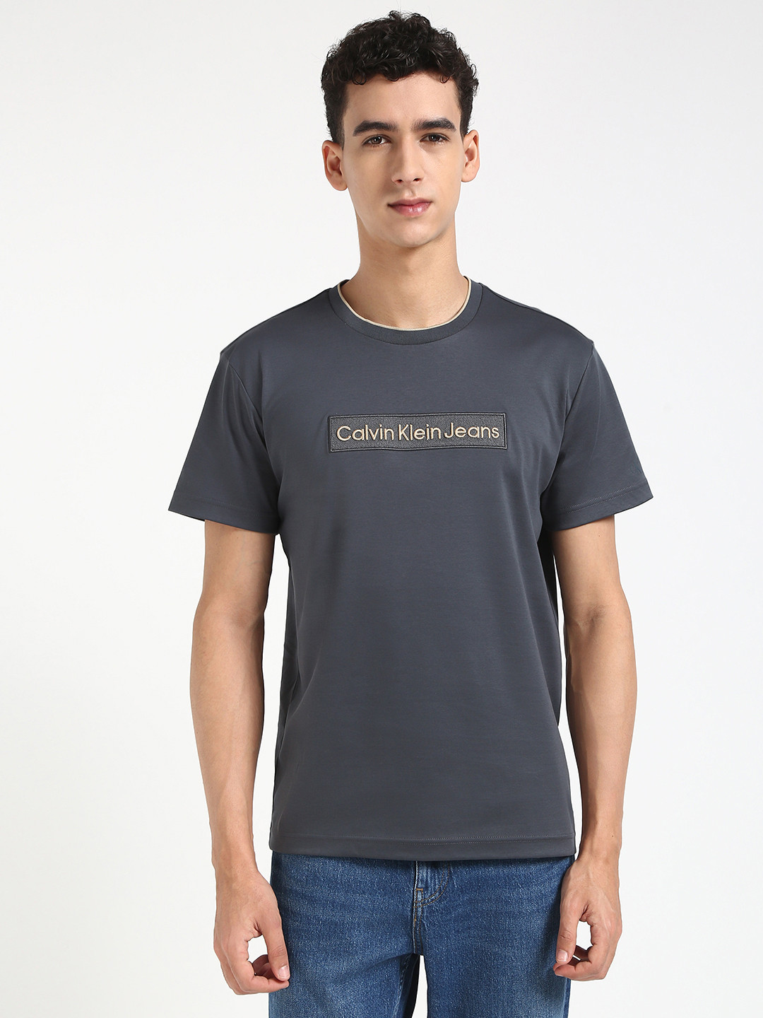 

Calvin Klein Jeans Men Typography Pockets T-shirt, Grey