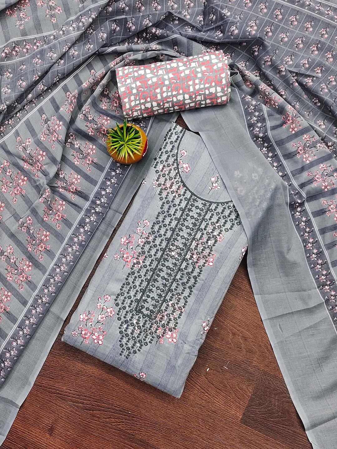 

HERE&NOW Floral Printed Sequinned Cotton Unstitched Dress Material, Grey