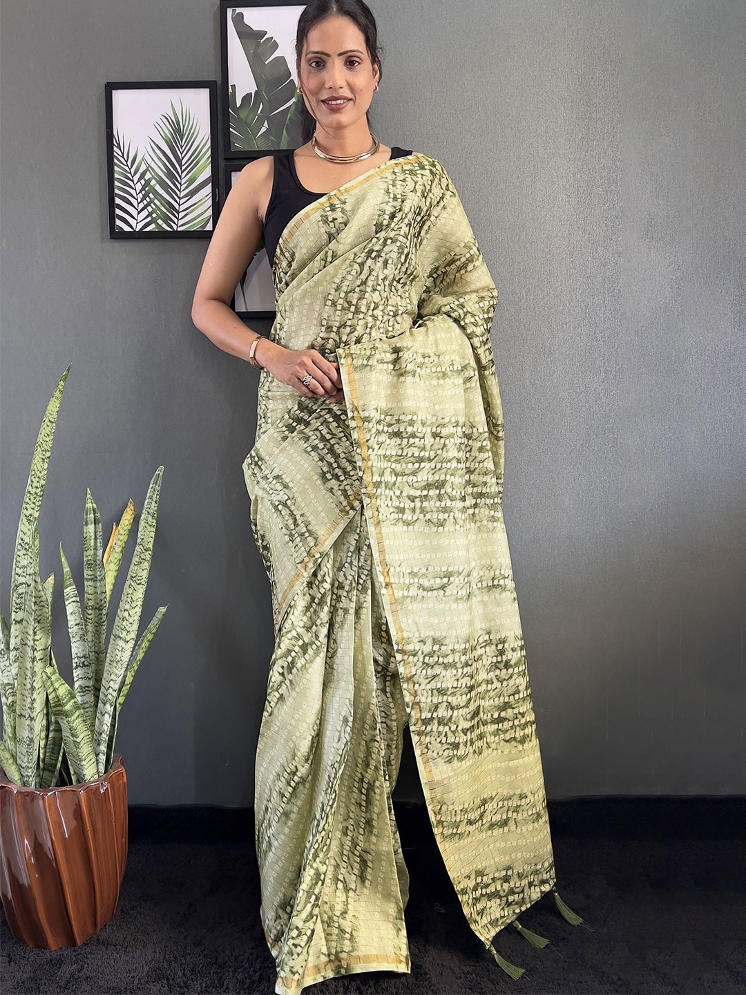 

Aika Bandhani Zari Saree, Green