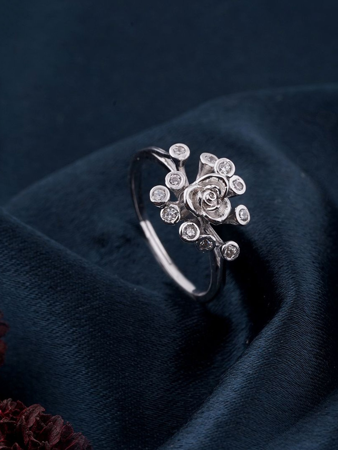 

Zalkari 925 Sterling Silver Silver-Plated Cubic Zirconia-Studded Flower Finger Ring