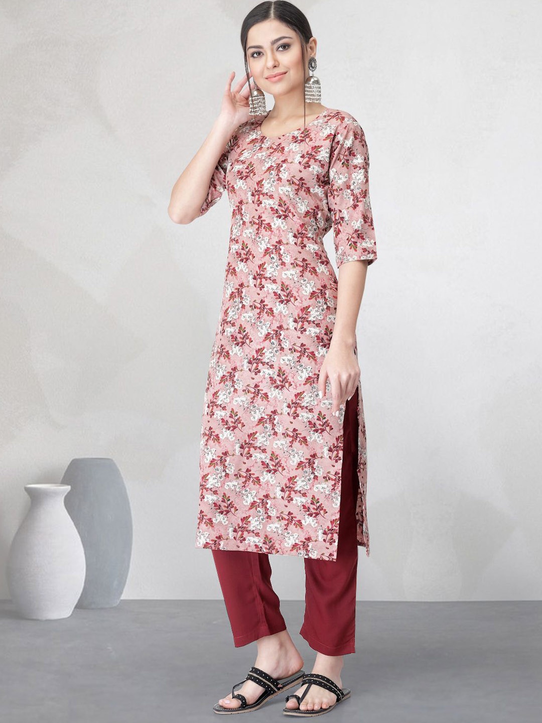 

7Threads Floral Printed Round Neck Straight Kurta With Trousers, Peach