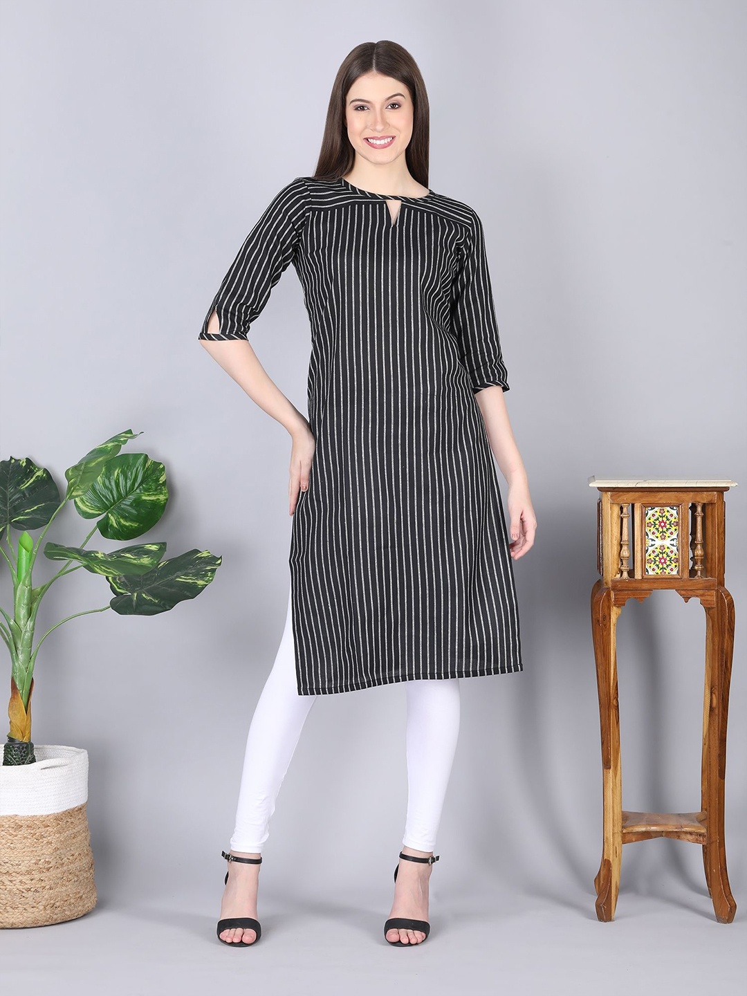 

awanee Striped Keyhole Neck Pure Khadi Cotton Straight Kurta, Black