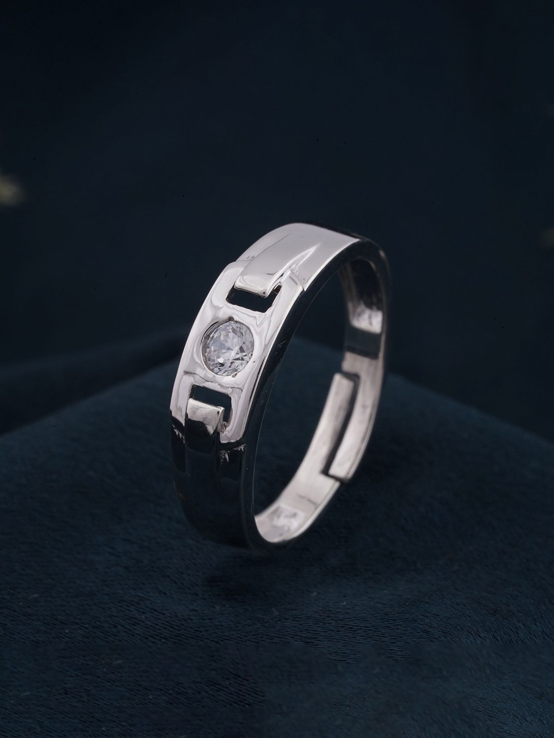 

Zalkari Men Sterling Silver Rhodium-Plated Stone-Studded Finger Ring