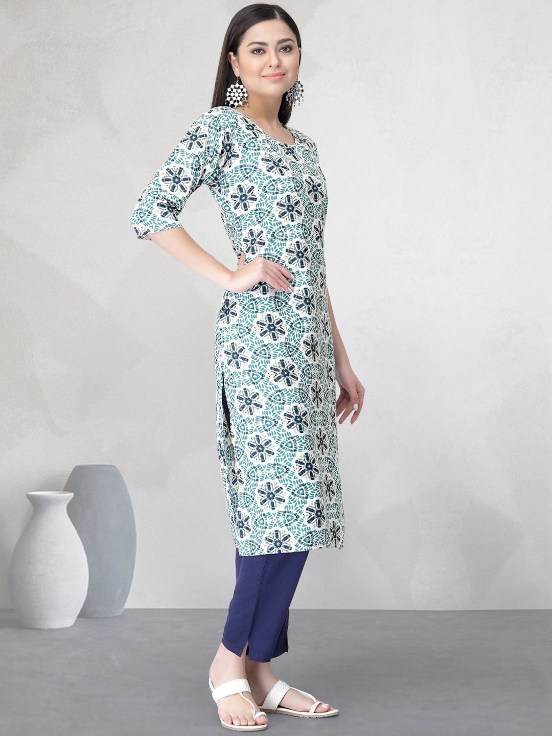 

7Threads Floral Printed Round Neck Straight Kurta With Trouser, White
