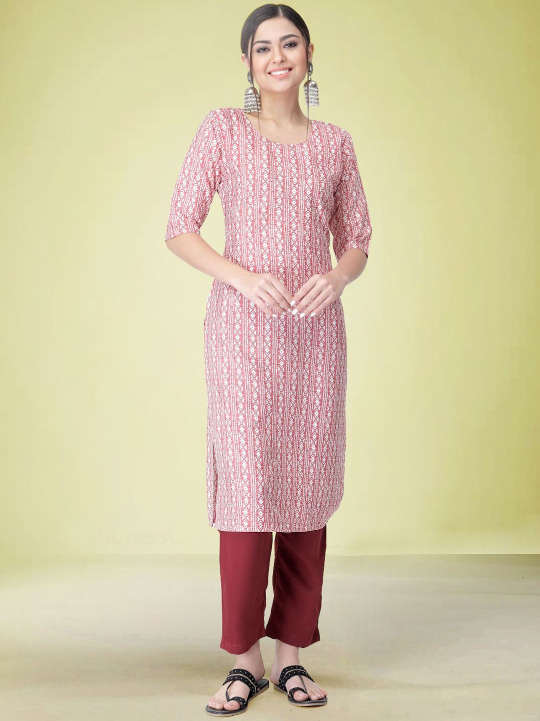 

Moda Rapido Geometric Printed Round Neck Straight Kurta with Trousers, Peach