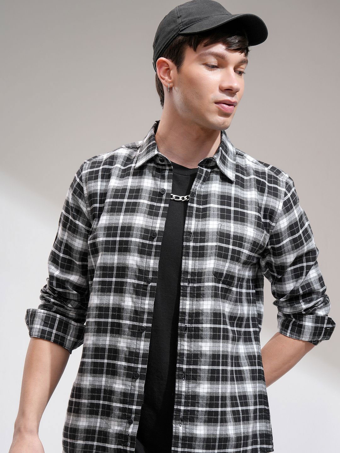 

HIGHLANDER Men Melange Textured Checked Casual Shirt, Black
