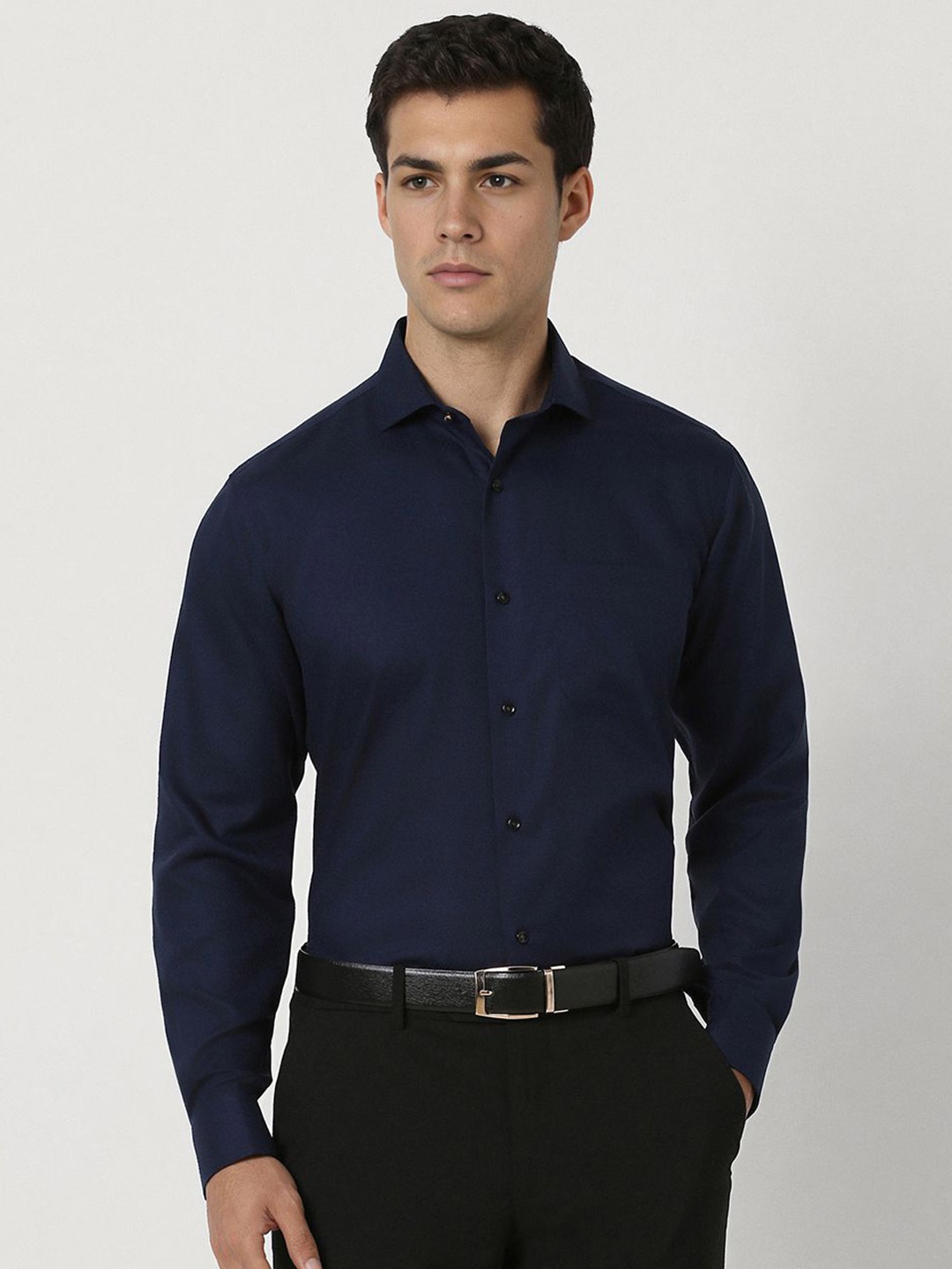 

Van Heusen Men Opaque Formal Shirt, Navy blue