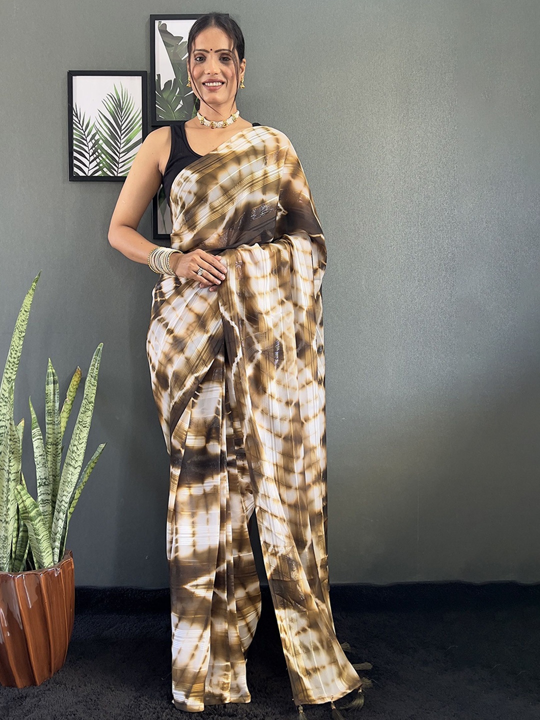 

APNISHA Pure Georgette Ready to Wear Saree, Brown