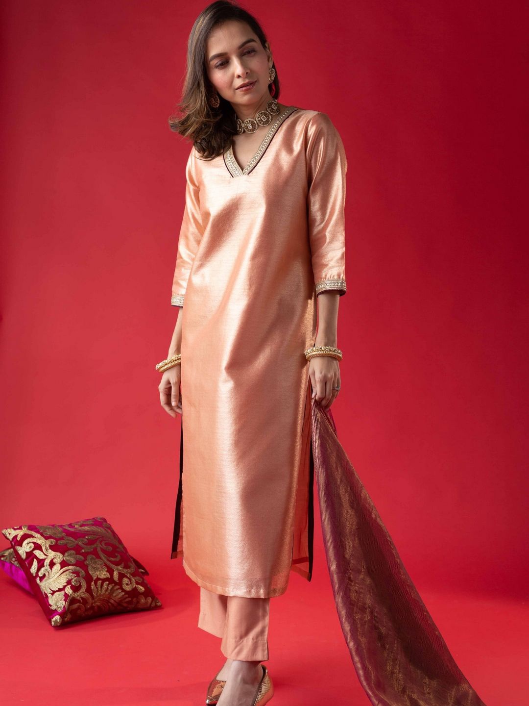 

KUSVAA Sipra V- Neck Straight Kurta With Trousers, Pink