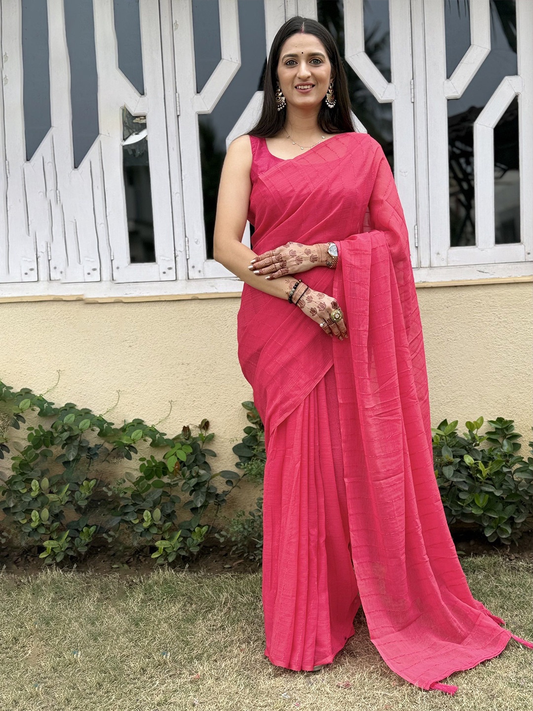 

APNISHA Striped Pure Chiffon Saree, Pink