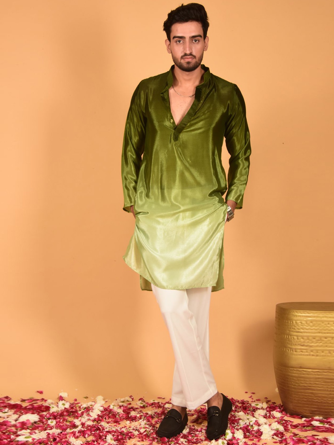 

Laalzari Ombre Dyed Band Collar Chinon Regular Kurta With Trousers, Green