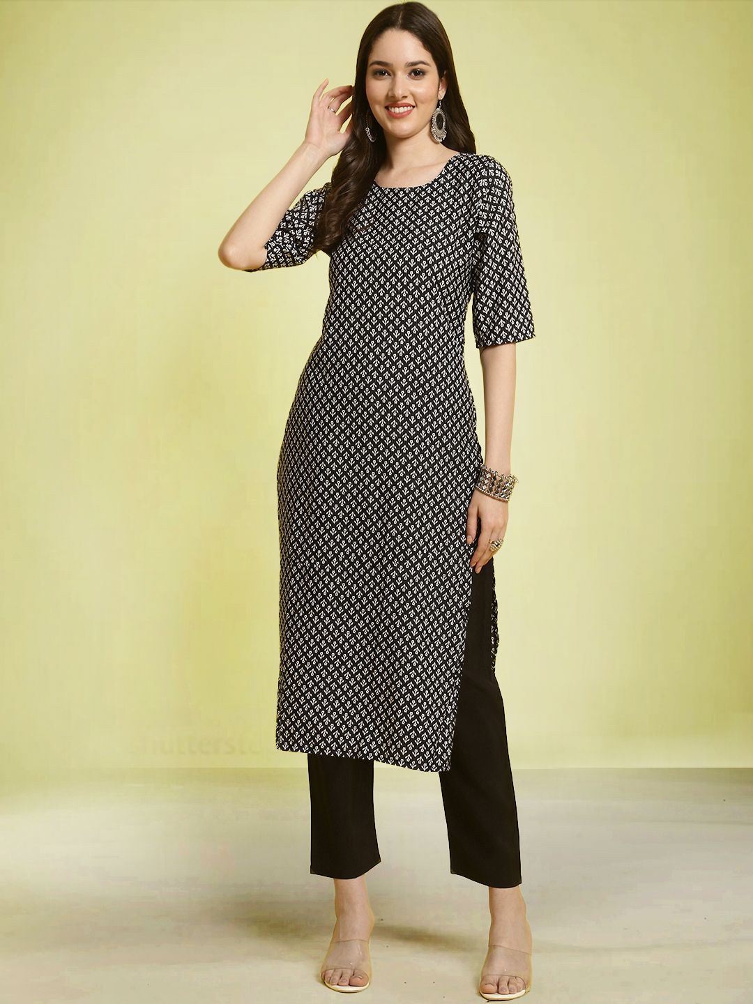 

Moda Rapido Floral Printed Round Neck Straight Kurta with Trousers, Black