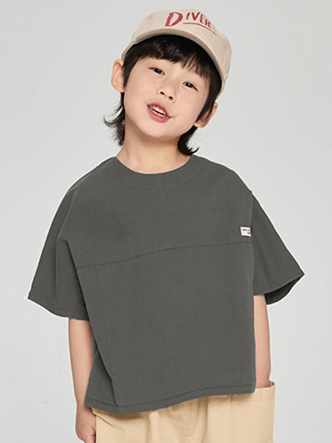 

LULU & SKY Boys Pockets Boxy T-shirt, Grey