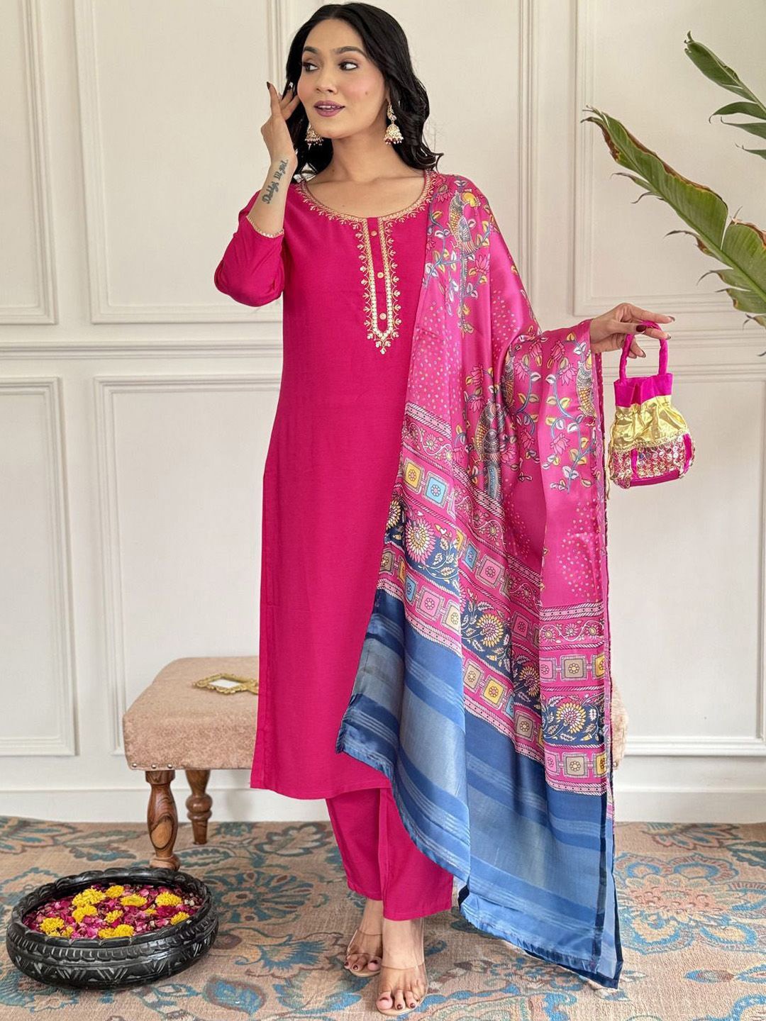 

ASCIIBLUES Women Ethnic Motifs Embroidered Regular Thread Work Kurta with Trousers & With Dupatta, Pink