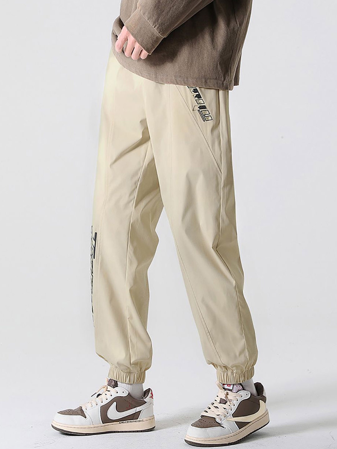 

StyleCast x Revolte Men Printed Regular Fit Pleated Trouser, Beige