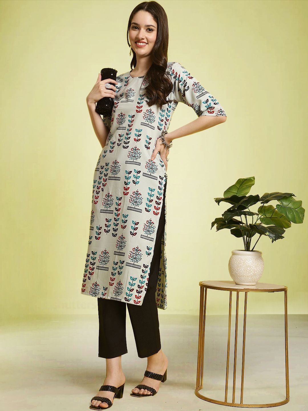 

Moda Rapido Floral Printed Round Neck Straight Kurta with Trousers, Grey