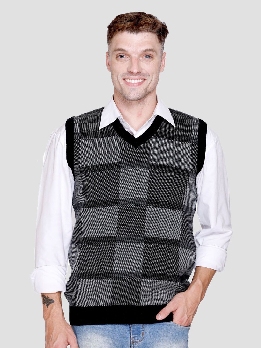 

aarbee Men Checked Woollen Sweater Vest, Black