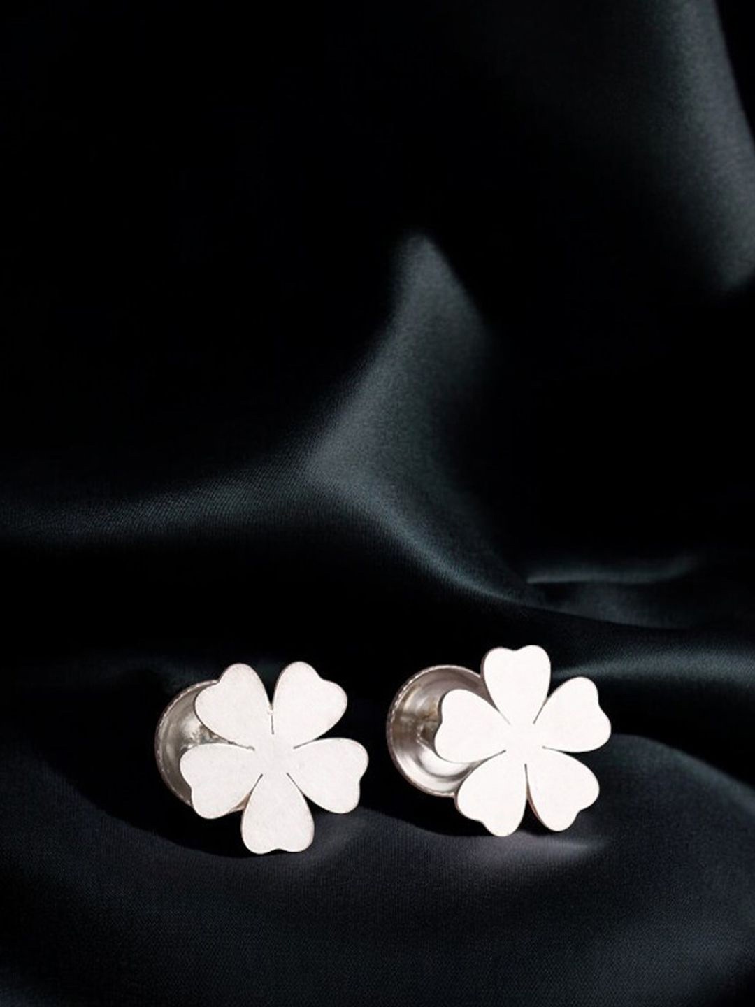 

DressBerry 925 Sterling Silver Contemporary Shaped Studs