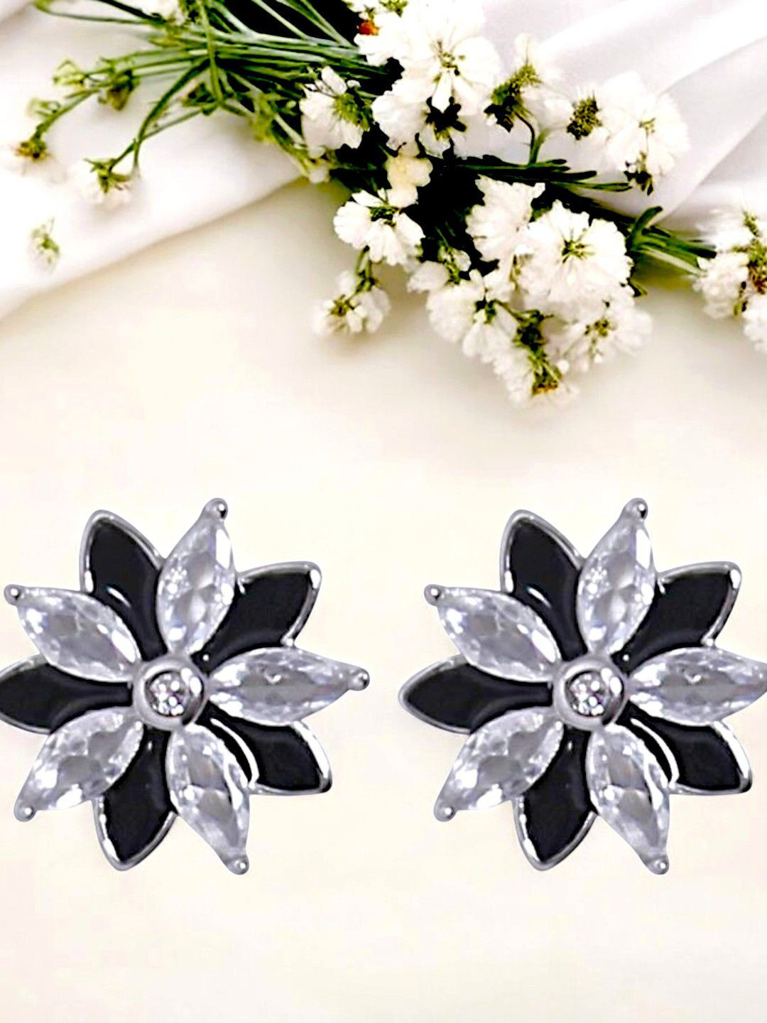 

Taraash 925 Sterling Silver Cubic Zirconia Studded Floral Studs