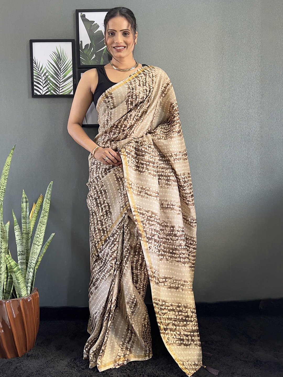 

Aika Printed Ready To Wear Saree, Brown