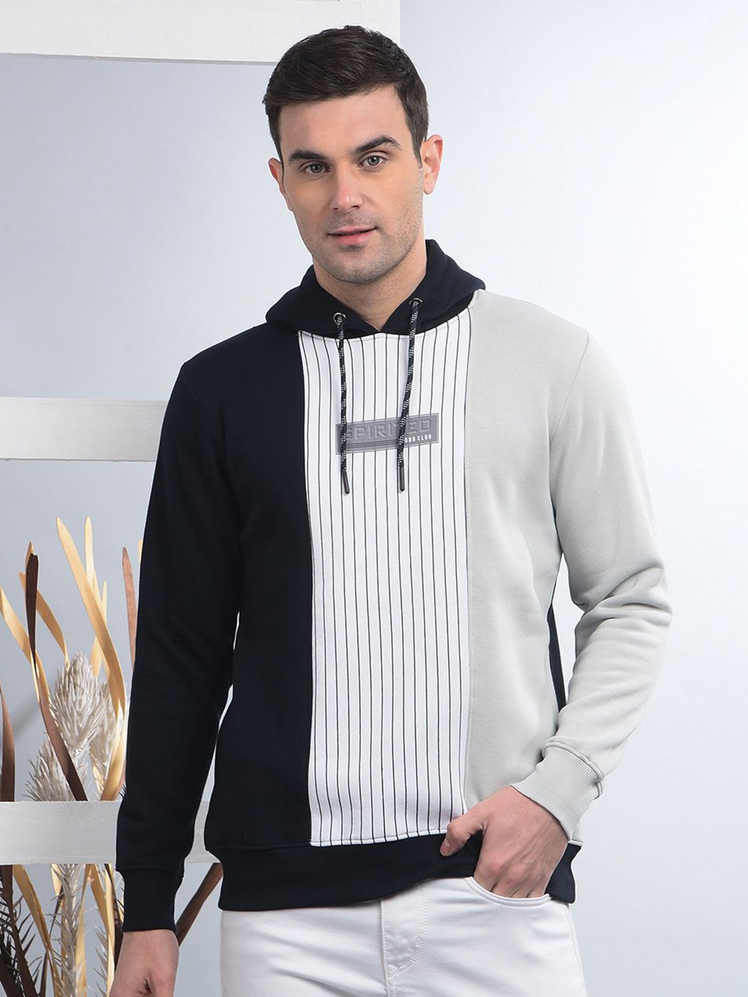 

COBB Men Colourblocked Hooded Sweatshirt, Navy blue