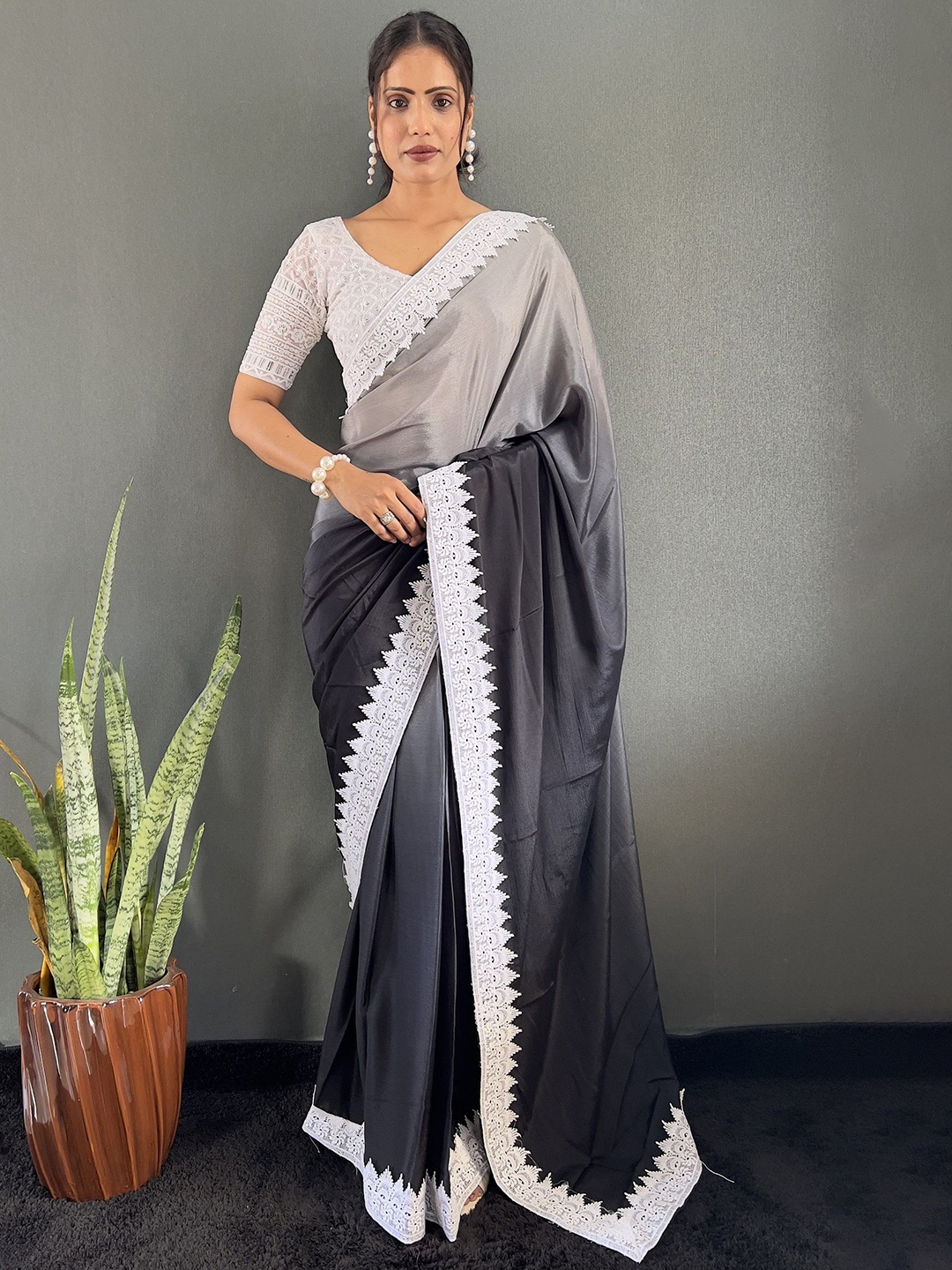 

JULEE Women Colourblocked Embroidered Pure Chiffon Saree, Grey