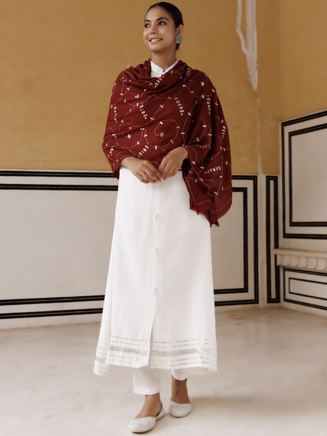 

Geroo Luxe Floral Embroidered Gotta Patti Woollen Shawl, Maroon