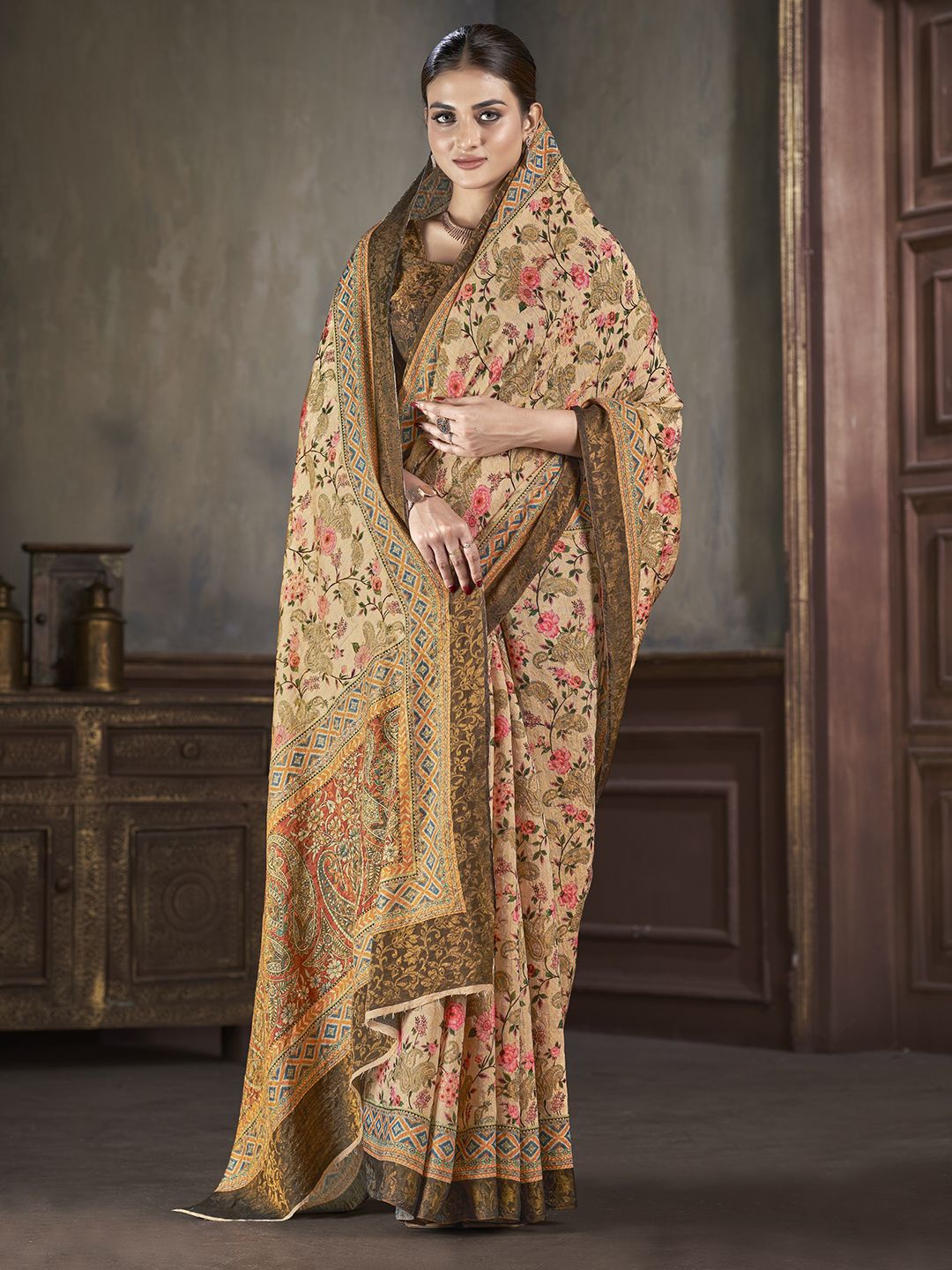 

Krimmple Floral Pure Silk Saree, Cream